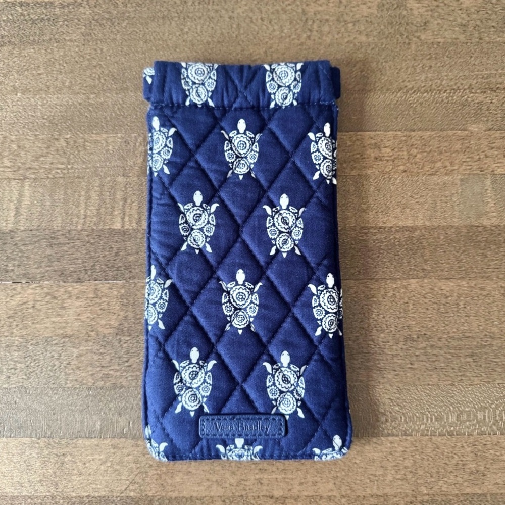 Vera Bradley Sunglasses Sleeve in Sea Turtles
